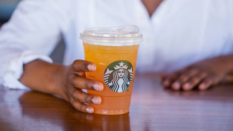 Почему Starbucks избавится от пластиковых трубочек до 2020 года