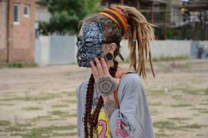 Харьковчане создают маски из мусора для фестиваля Burning Man. Как они построили на этом бизнес