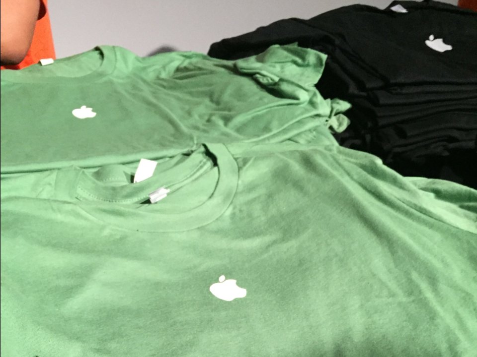 Серия одежды от Apple