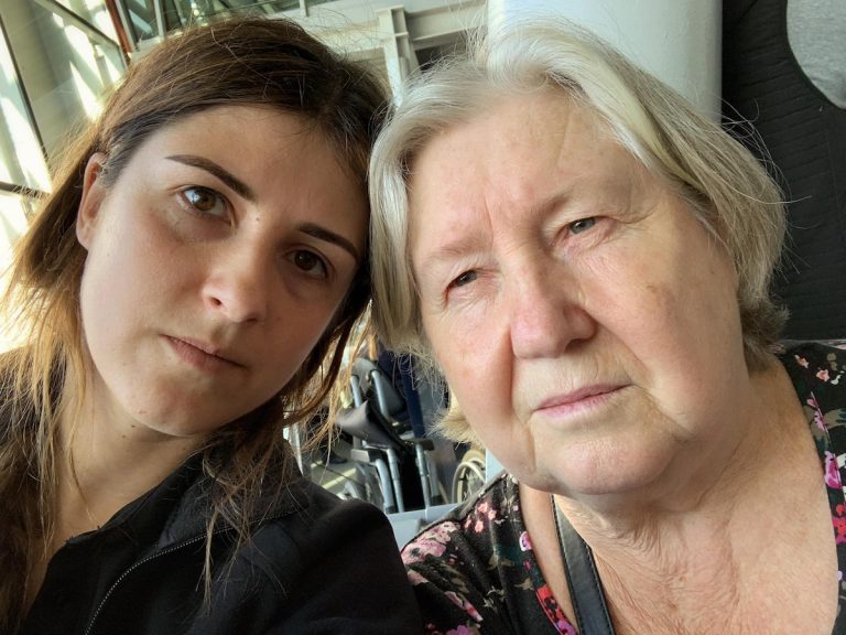 Отменили рейс, пересадили из бизнеса в эконом: как 70-летняя бабушка летела с LOT