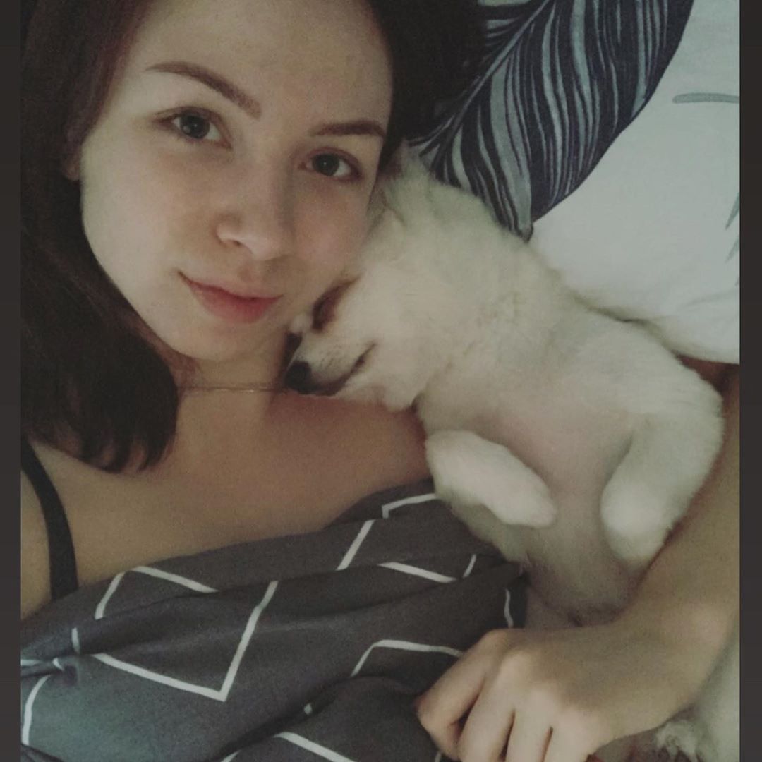 Анастасия Зинченко и ее собака Мишель. Источник фото: instagram