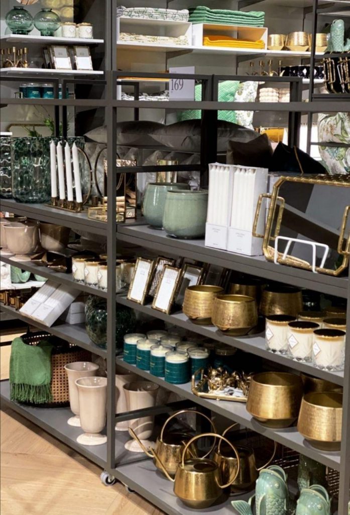 V Kieve Otkrylsya Samyj Bolshoj Magazin H M V Ukraine Kak Eto Bylo Mc Today