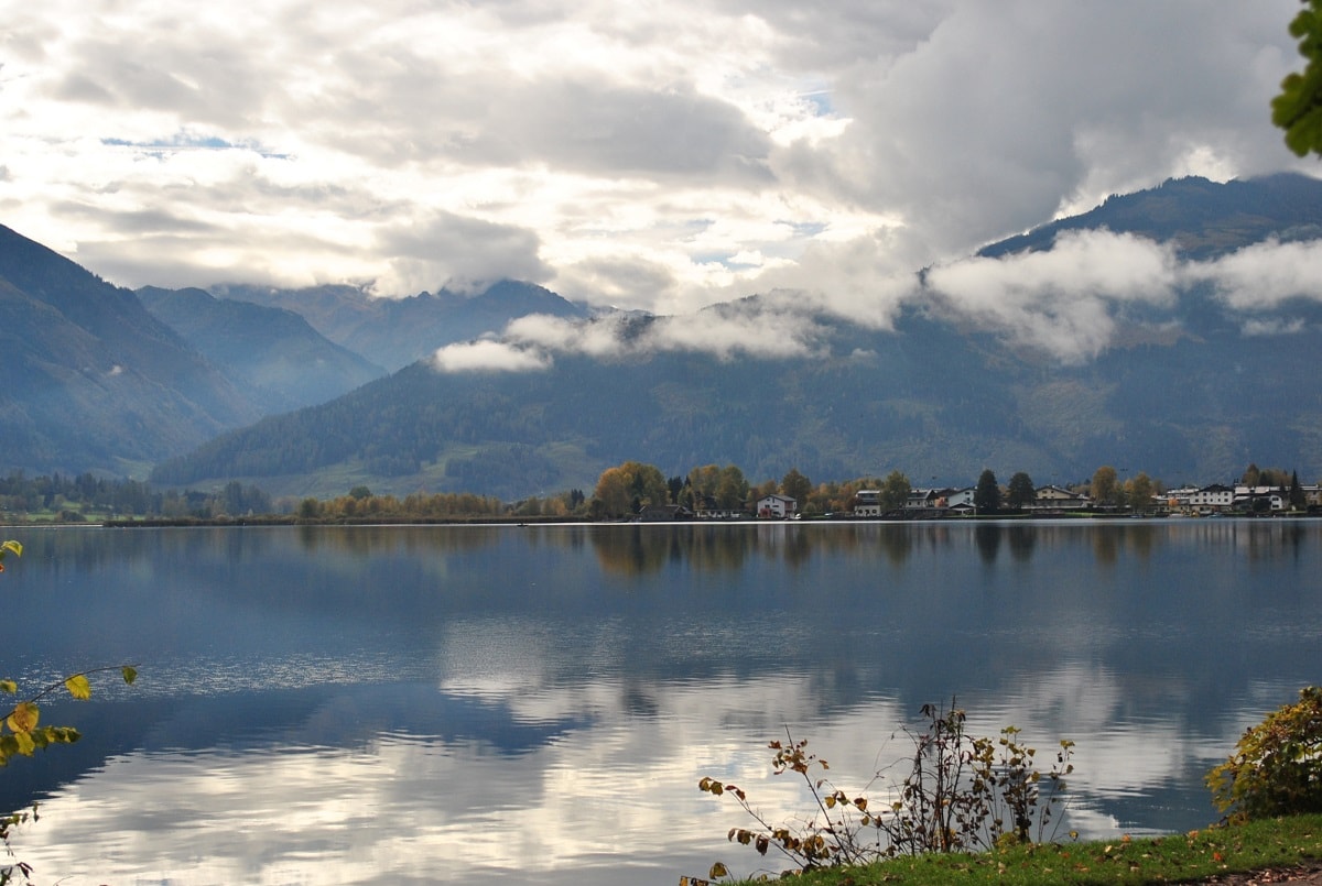 В Австрії є дуже чисті гірські озера, лижні курорти, виноградники