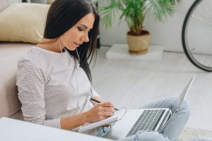 11 перспективных профессий, которые можно освоить не выходя из дома