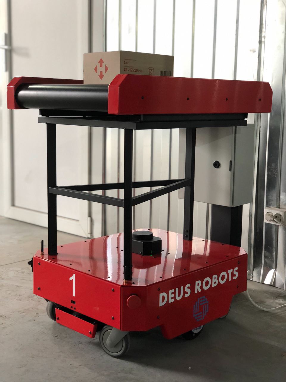 Робот-сортировщик от Deus Robots на складе «Новой Почты»