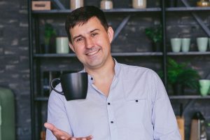 Portmone.com – крупнейший в Украине сервис онлайн-платежей и денежных переводов. Компания работает с 2002 года и каждый месяц обслуживает более 1 млн украинцев, которые проводят около 400 оплат в минуту.