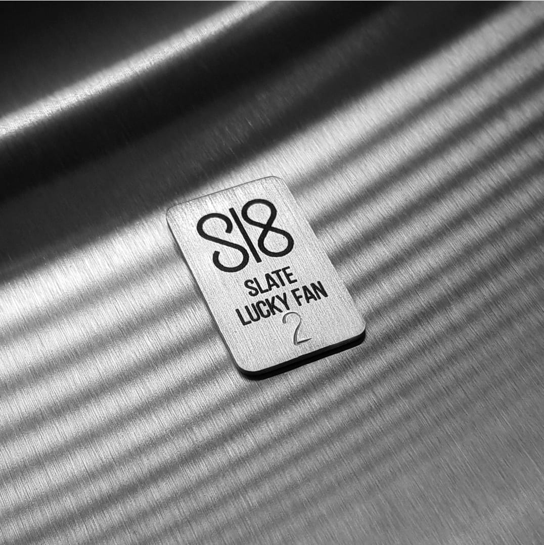 Бейдж соцсети Sl8, выполненный из серебра 999-й пробы