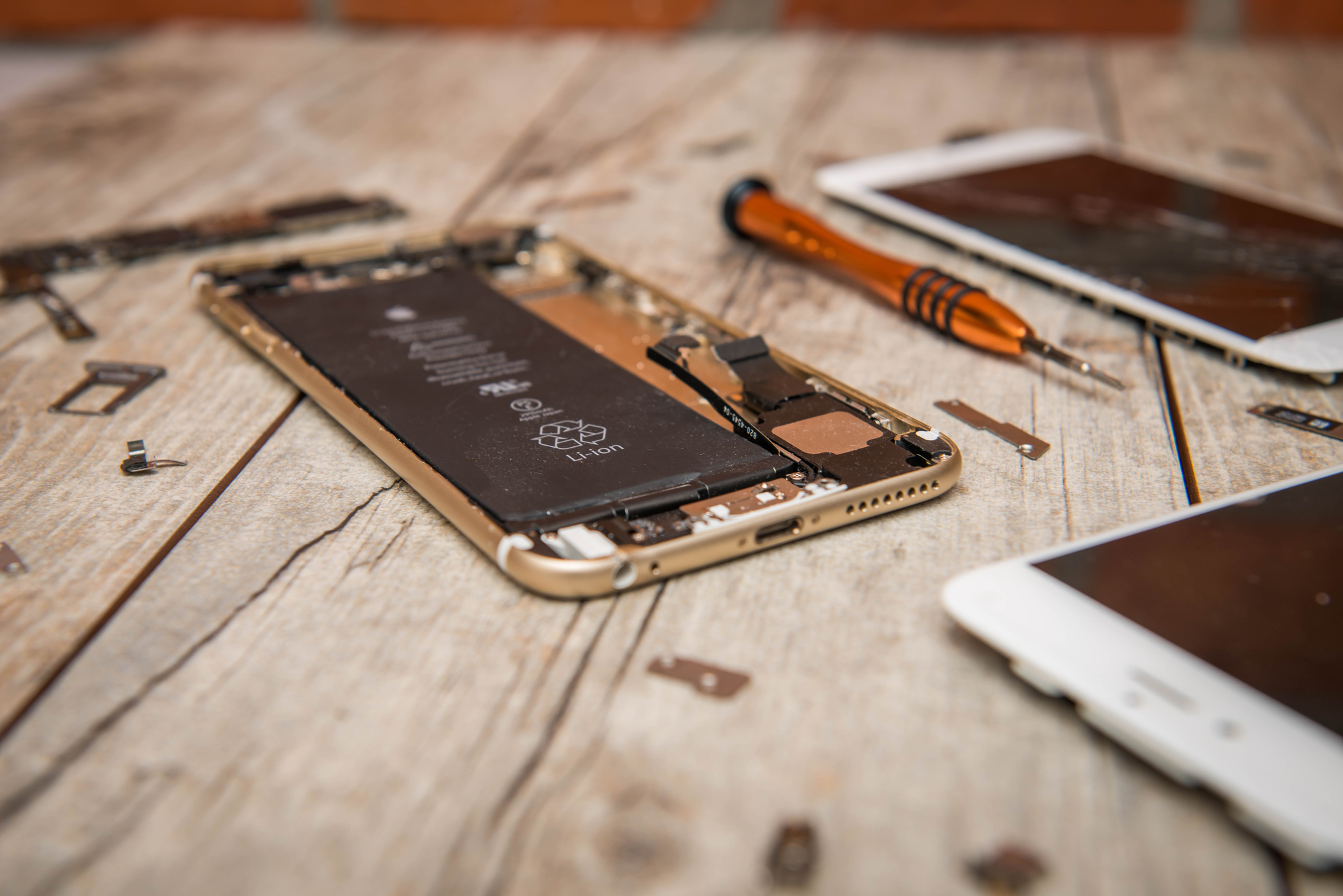 Профессиональное обслуживание и короткие сроки ремонта iPhone