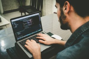 От $600 до $6 тыс.: где в ІТ можно заработать много денег в 2022 году