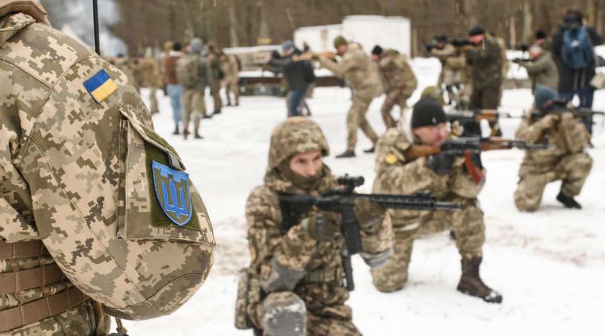 Територіальна оборона Збройних Сил України просить блокувати пересування військової техніки власними силами. Але не наближатися до місць, де веде бій українська армія. 
