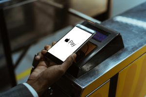 Росіяни не можуть користуватись Apple Pay, Google Pay та розраховуватись банківськими картками в деяких країнах