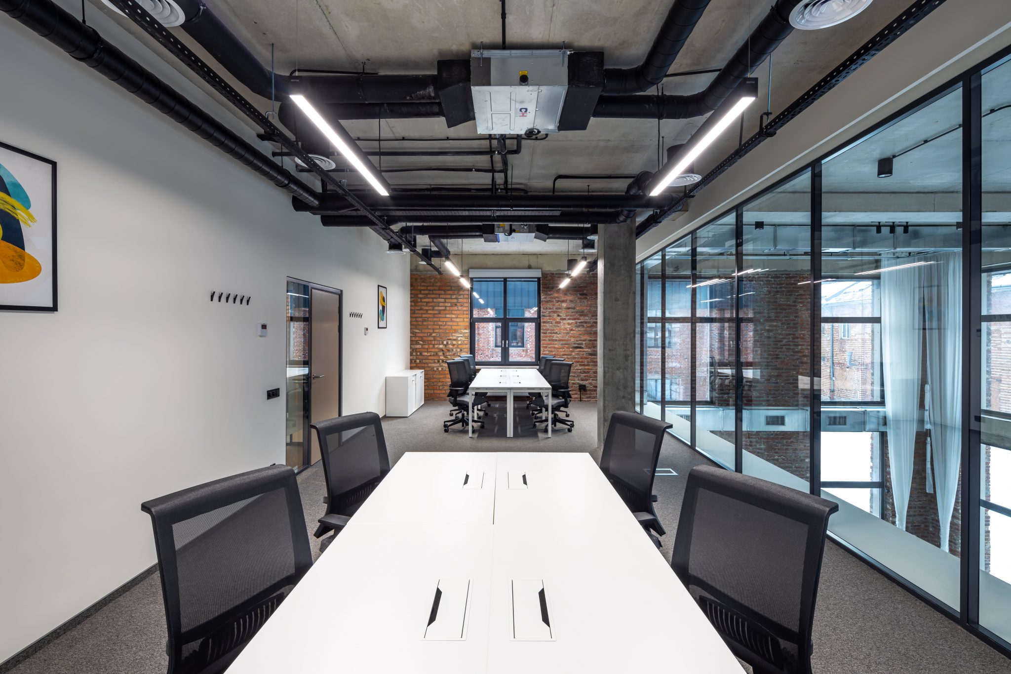 Офіси Spaces та Regus