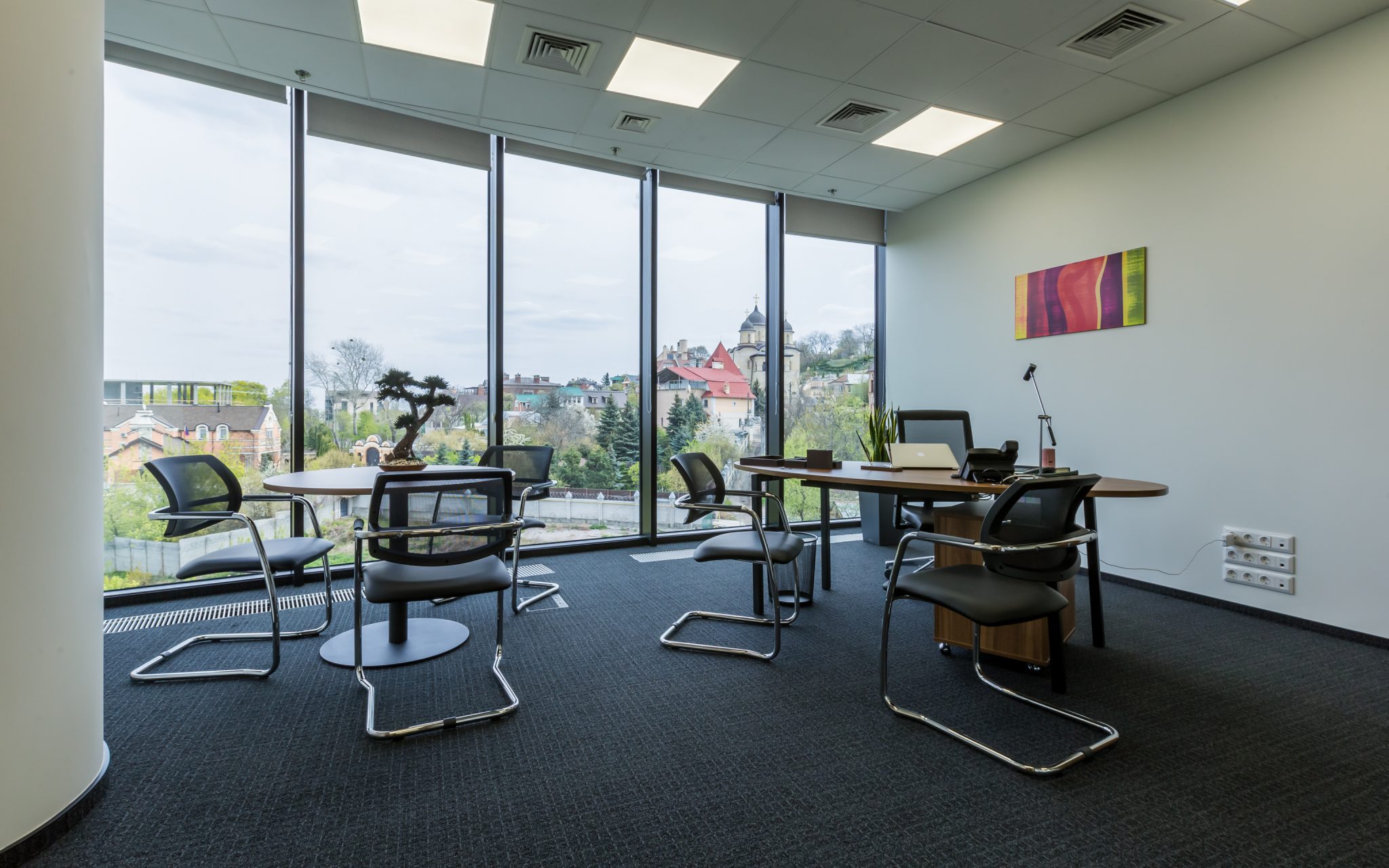 Офіси Spaces та Regus