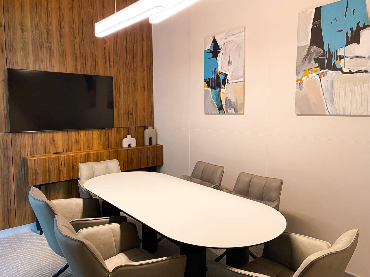 Офіси Spaces та Regus