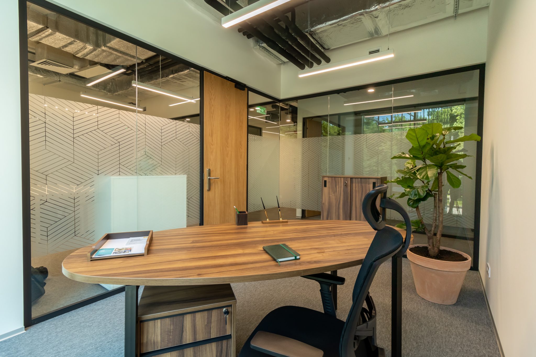 Офіси Spaces та Regus