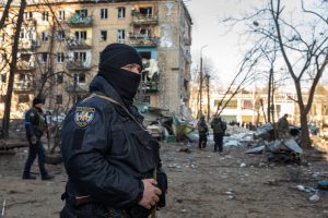 Спасатели на месте взрывов