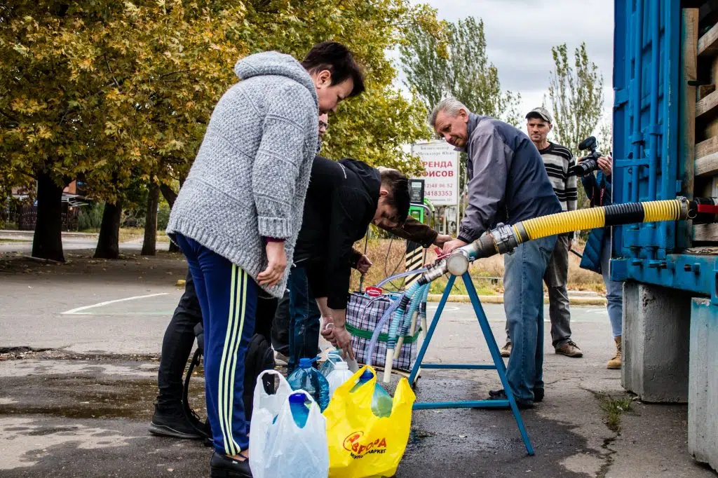 Жители Николаева в очереди за водой