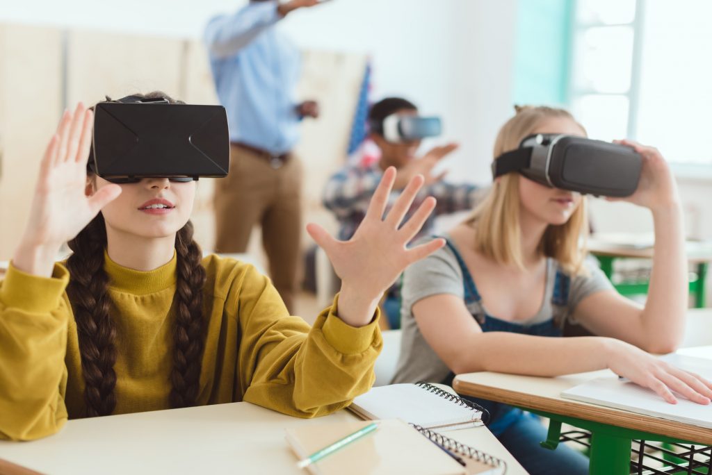 Освітні, кліматичні проєкти та AR/VR технології: три сфери, які розвиватимуться у 2023 найбільше