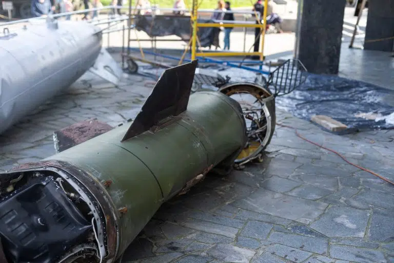 Обломки российской ракеты «Точка-У» в Киеве