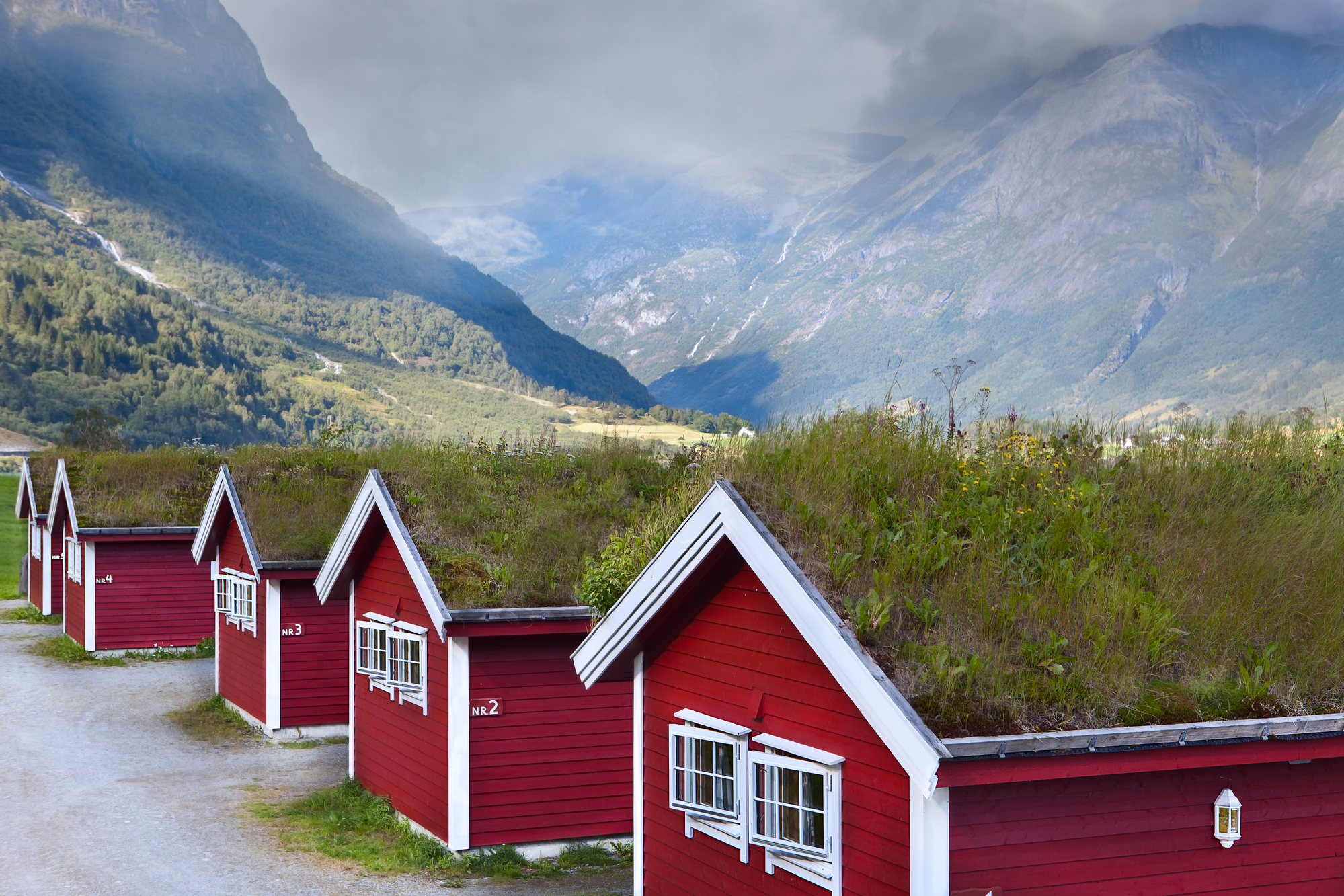 NorweТрадиционные деревянные дома в Норвегииgian houses in the mountains