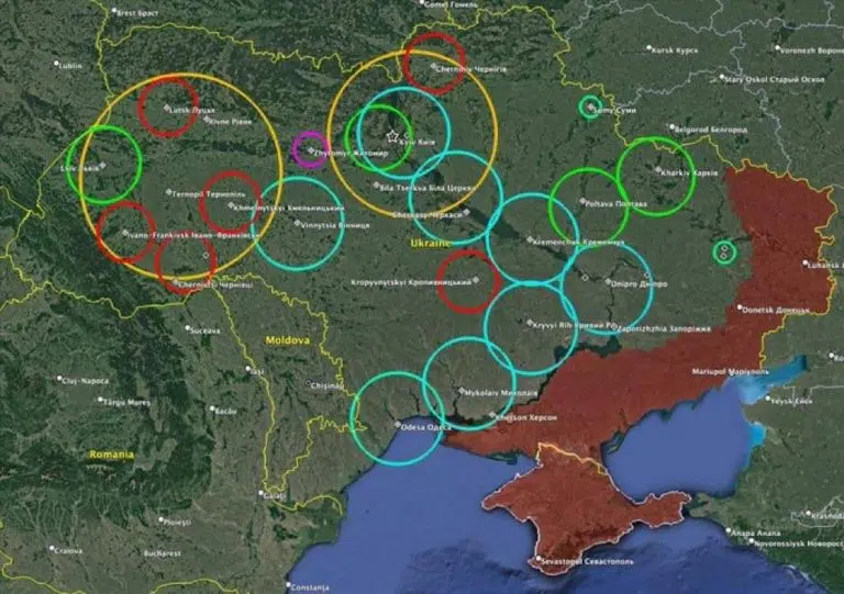 Перспективное покрытие системы ПВО Украины. Голубым обозначены комплексы NASAMS, красным –HAWK, зеленым – Iris-T, оранжевым – Patriot и SAMP/T