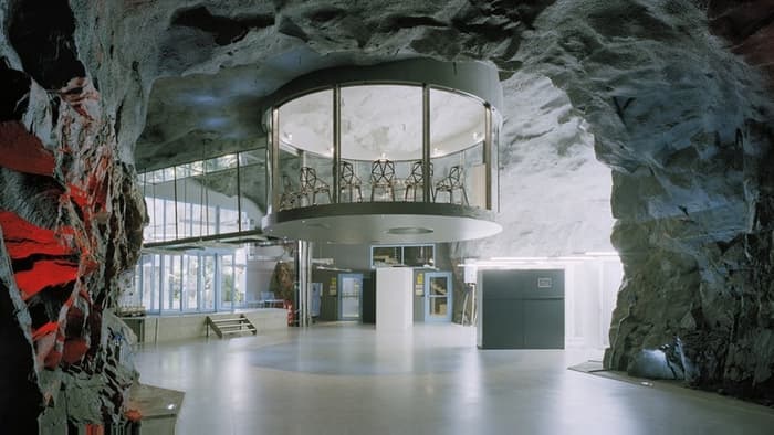 Bahnhof Pionen, Швеция