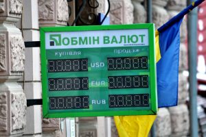 Где и как купить доллары в Украине во время войны по официальному курсу