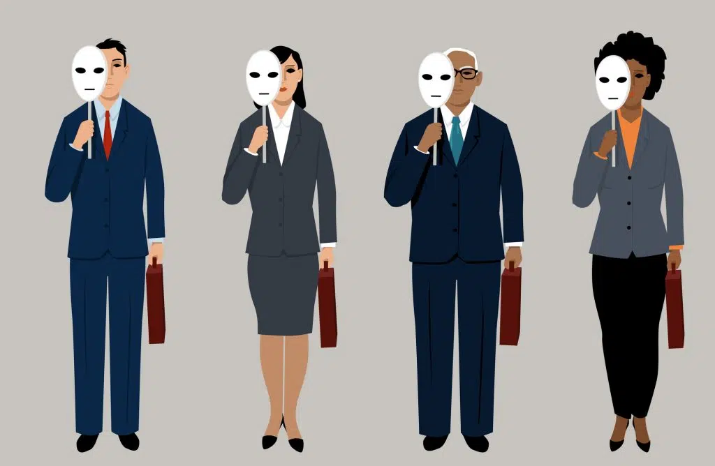 Кандидаты на работу скрываются за масками – метафора устранения предвзятости в процессе найма