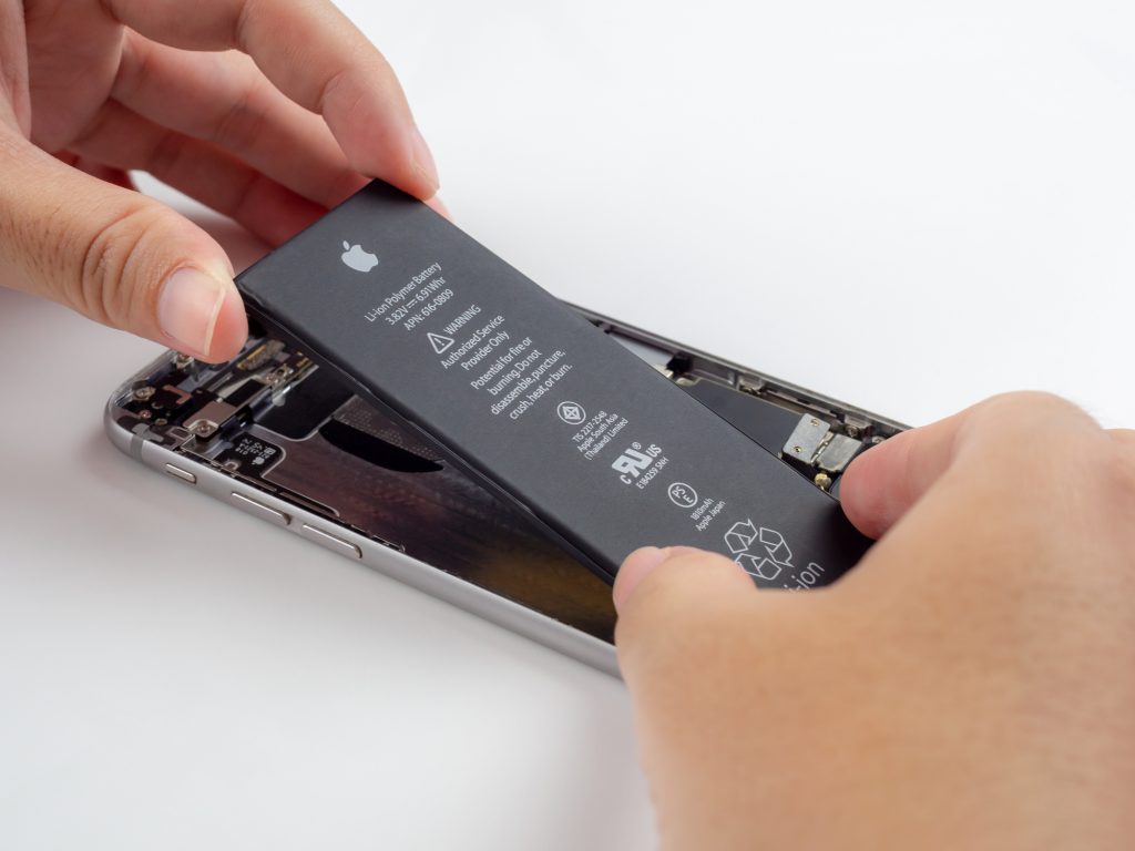 Technician tried to replace Apple iPhone battery