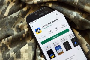 Что делать и куда сообщать, если вы видите ракету, дрон или их обломки