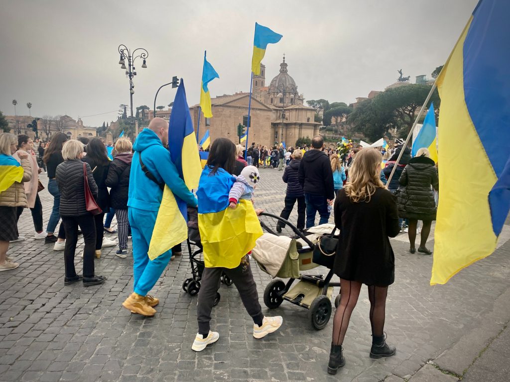 «Будет зависеть не от людей, а от стран». Кто из уехавших украинцев вернется назад после войны