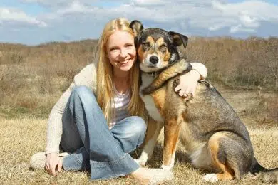 дівчина і собака