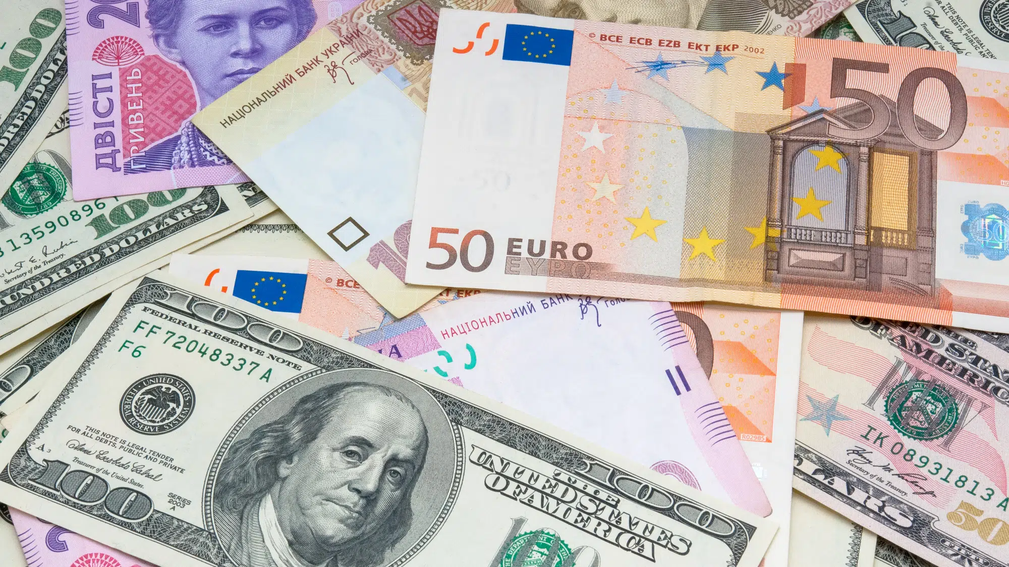 Українські євробонди показують дохідність в сотні відсотків річних у євро. На чому в Україні під час війни заробити гроші