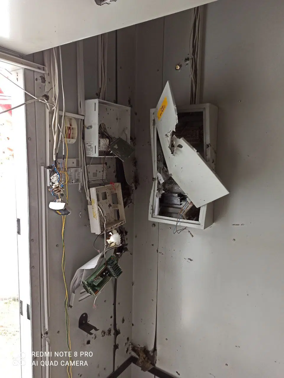 Разрушенное и расстрелянное оборудование Vodafone после оккупации. Фото предоставлено компанией