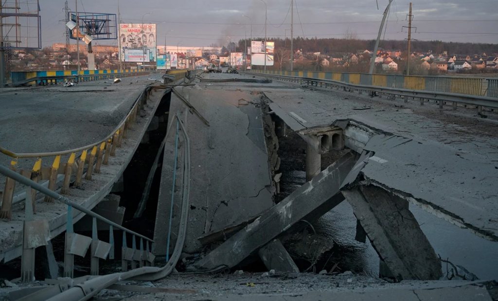 Разрушенный мост возле Гостомеля