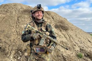 IT-підприємець і військовий, що знешкоджував в Африці сомалійських піратів, зробили застосунок, який вчить українців стріляти