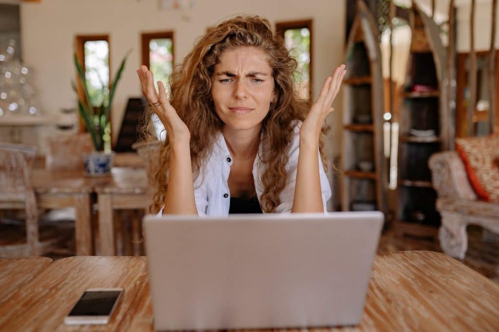 Upset woman photo concept by Yan Krukau via Pexels