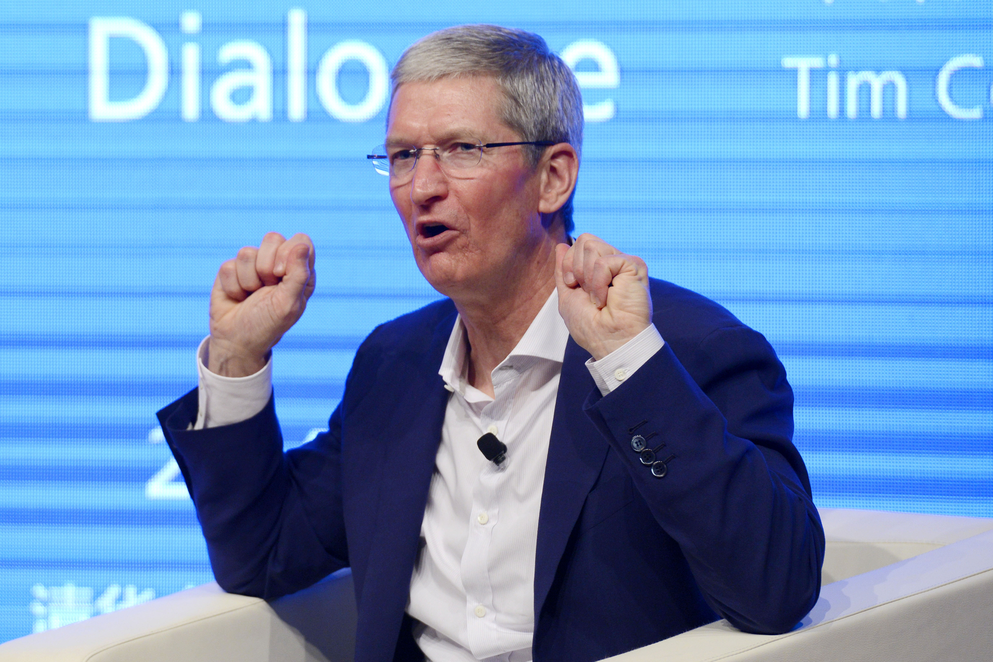 Tim Cook, CEO of Apple Inc., speaks at a dialogue with Qian Ying, dean of the School of Economics and Management (SEM), during the Tsinghua Management Global Forum at Tsinghua University in Beijing, China, 23 October 2014.

Tim Cook attended a dialogue with Qian Ying, dean of the School of Economics and Management, at Beijing's Tsinghua University on Thursday (23 October 2014). Cook is visiting China, where he has toured Foxconn Technology Co's iPhone factory in Zhengzhou and looked at local retail operations. On Wednesday, Cook met with China's Vice Minister Ma Kai, where the two exchanged views on "protection of users' information" as well as "strengthening cooperation," according to the official Xinhua News Agency. The Apple chief also said the company is cooperating with Chinese firms including Baidu Inc and Alibaba Group Holding Ltd. Cook also said he will meet with Jack Ma, Alibaba's chairman, on next Monday.