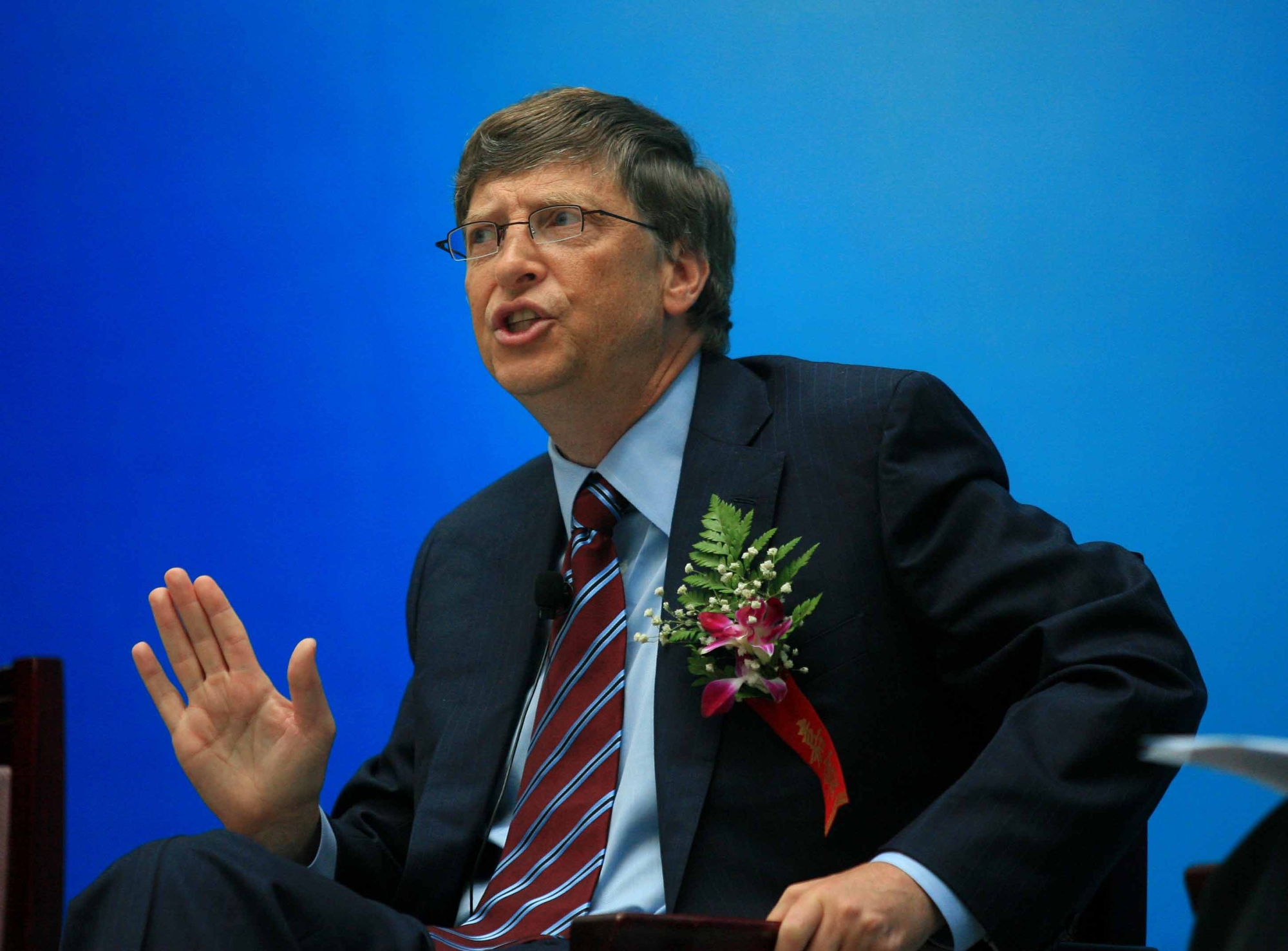 Microsoft Corp. Chairman Bill Gates, speaks at a ceremony that he is awarded the honorary doctorate of Tsinghua University in Beijing Thursday 19 December 2007. After the stop in Tsinghua University, Bill Gates will visit Peking University and attend Microsofts Government Leaders Forum-Asia and Boao Forum.