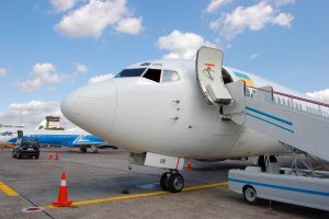 літак в аеропорту