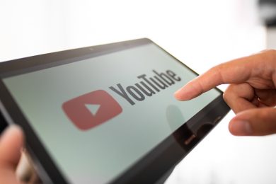 YouTube на планшете