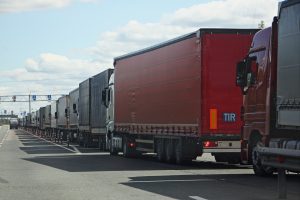 Черга вантажівок на кордоні