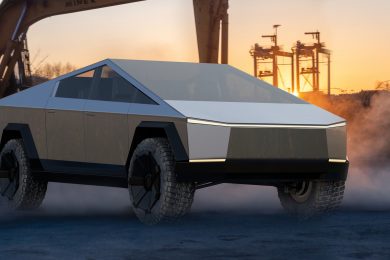 Tesla Cybertruck на фоні заходу сонця