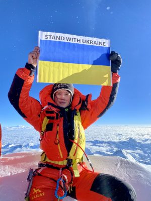 Антоніна Самойлова з прапором