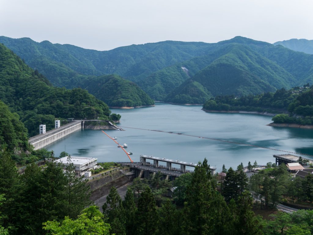 Озеро Окутама, західний регіон Токіо / Фото: Depositphotos