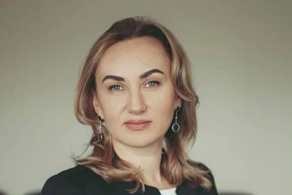 Голова правління COMINBANK Тетяна Путінцева розповіла, як банк долав ризики та виклики після початку повномасштабного вторгнення та за два роки майже подвоїв кількість відділень, які працюють в Україні. Фото: Facebook / Com In Bank