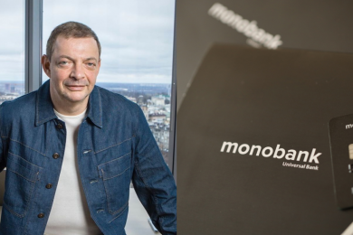 олег гороховський monobank; чоловік у джинсовій сорочці