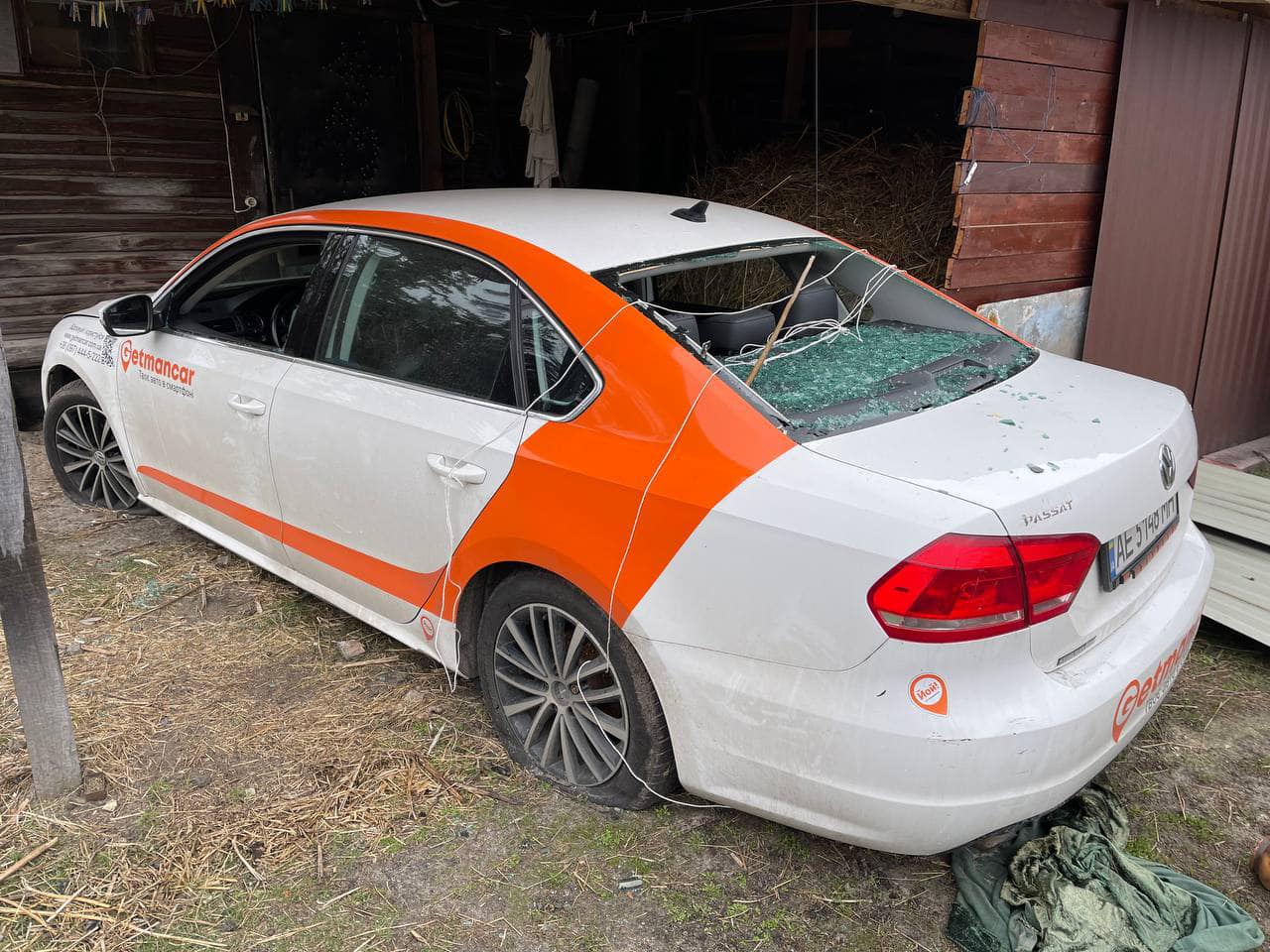 Машини, розтрощені росіянами / Фото: Facebook Тараса Гетманського
