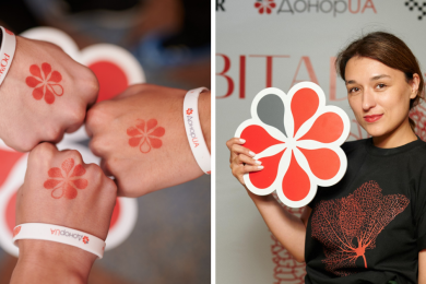 жінка в чорному з логотипом DonorUA