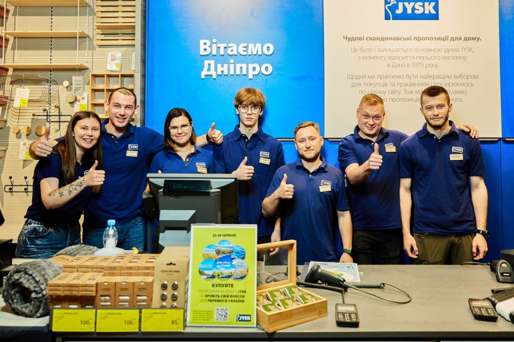 Команда магазину JYSK в Дніпрі